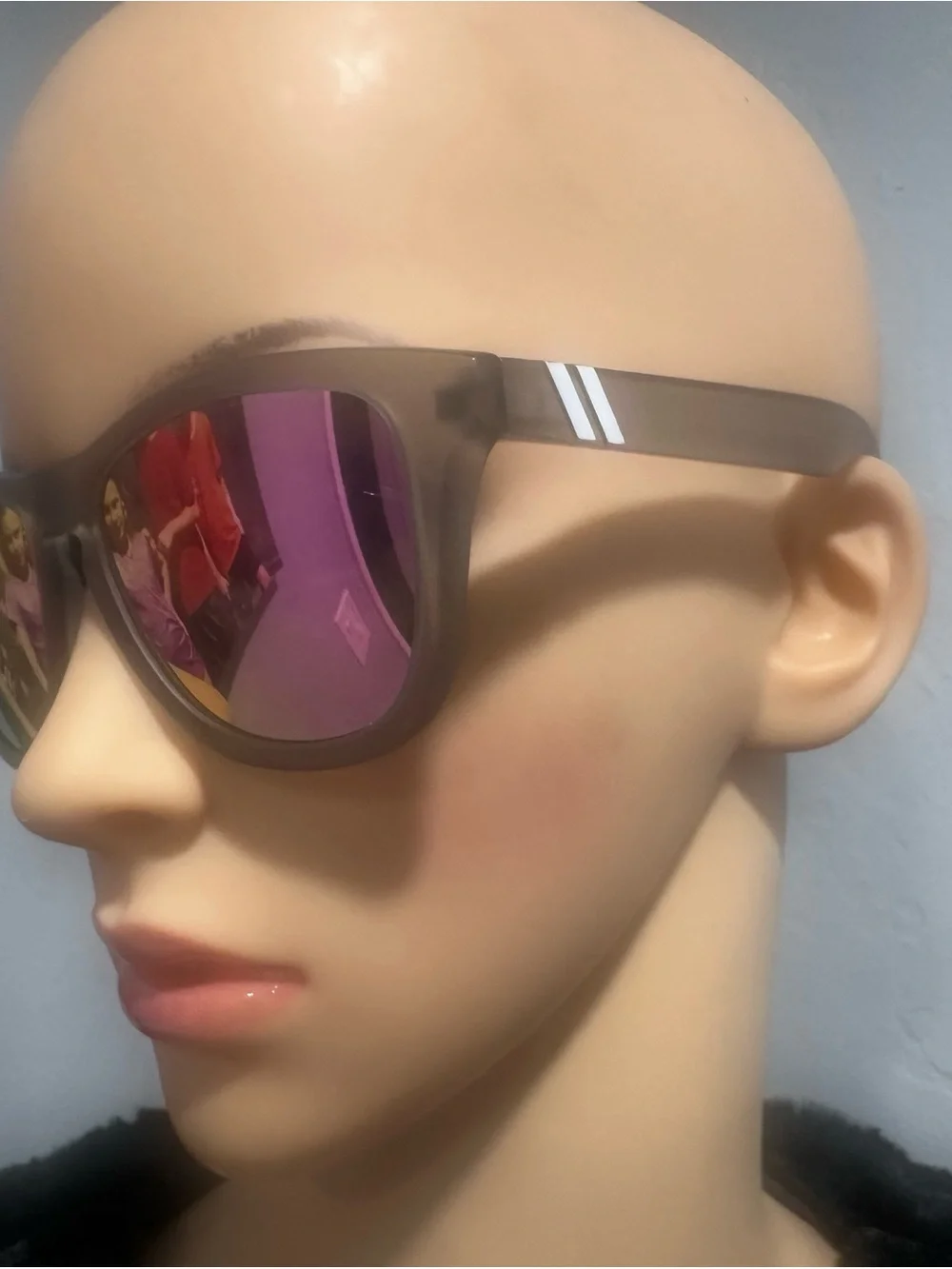 Women's Fashion Sunglasses with Pink Mirrored Lenses